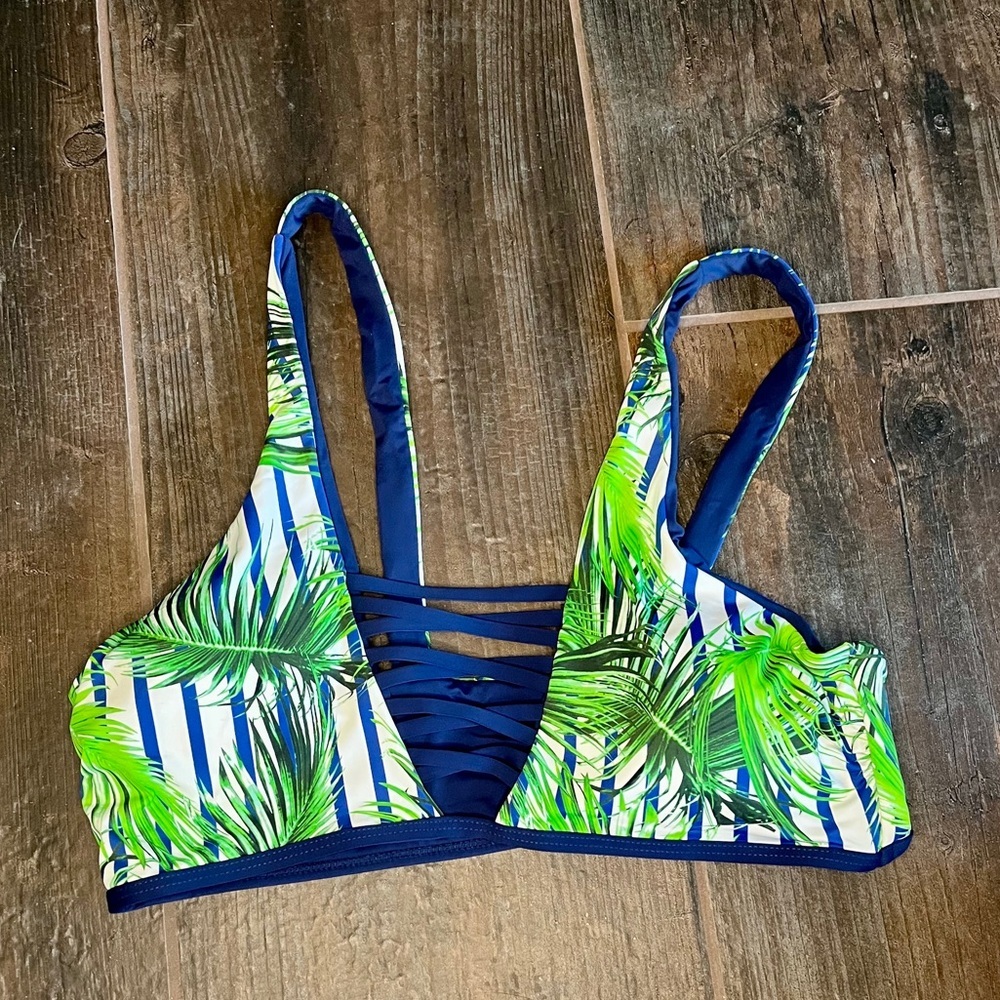NEW! Tini Bikini 👙 Print + Navy. Top only